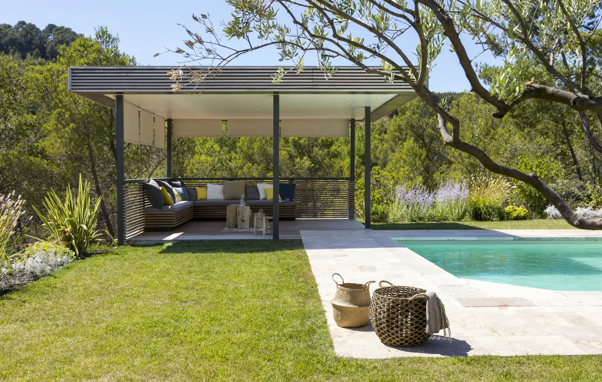 Pergola bois bioclimatique à Marseille