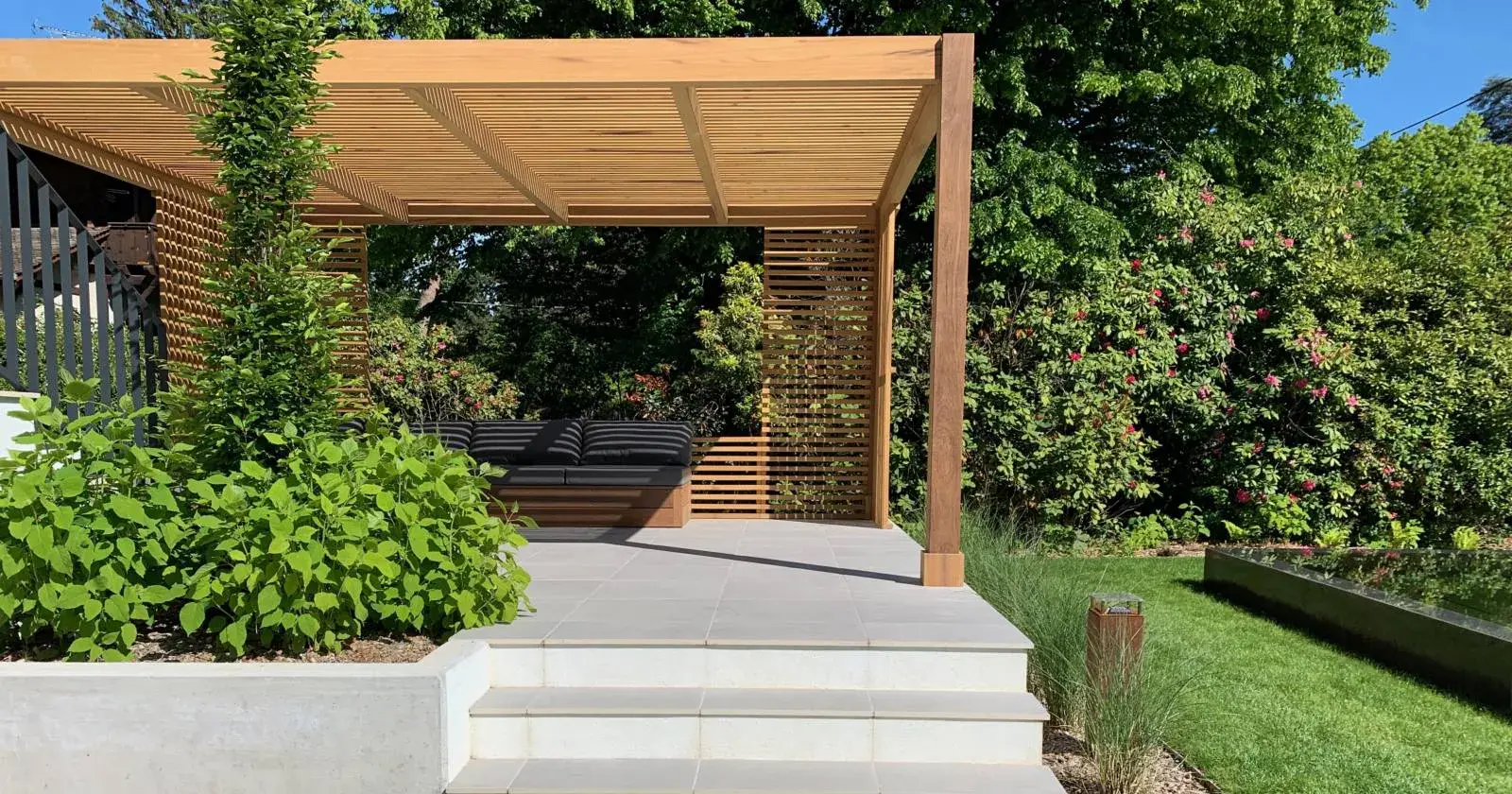 Pergola bois bioclimatique à Marseille