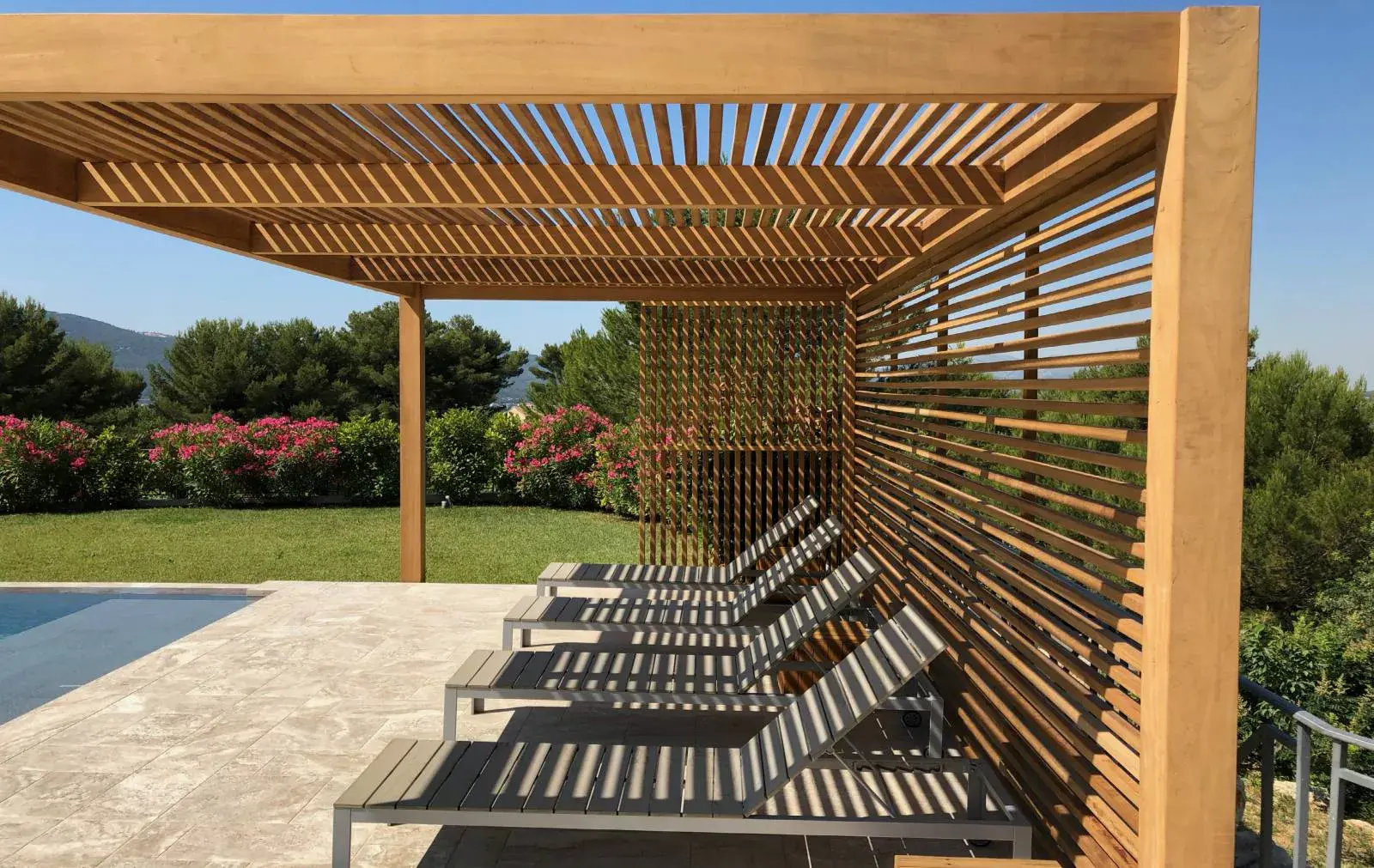 Pergola bois bioclimatique à Marseille