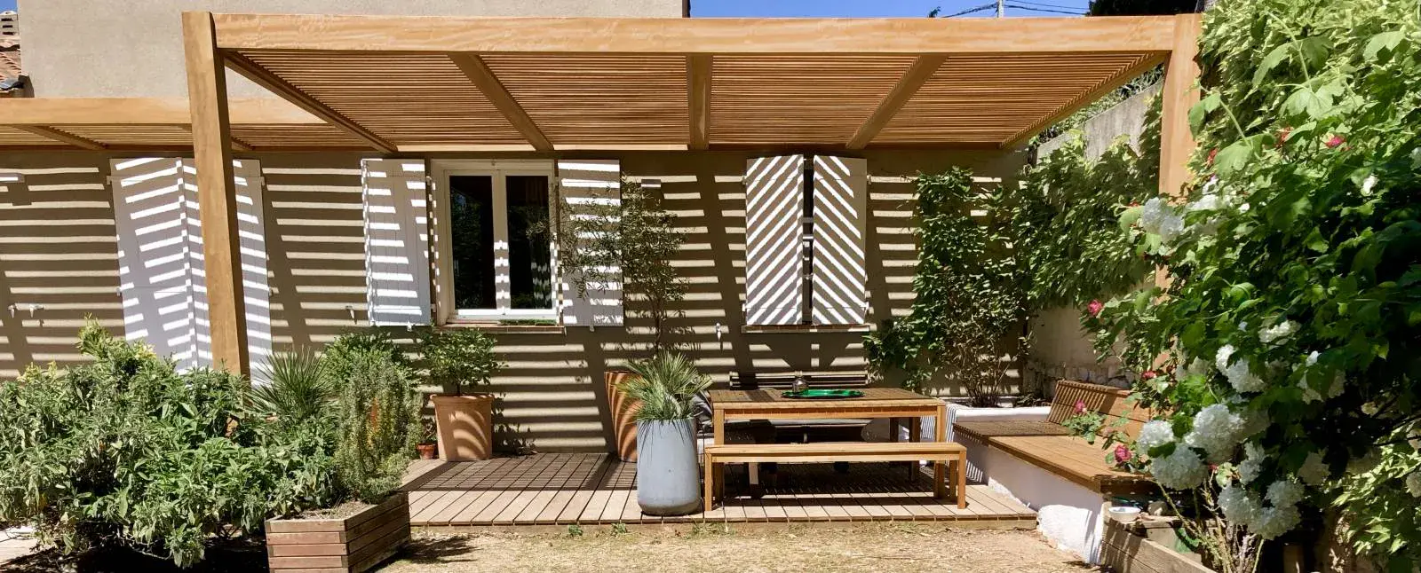 Pergola bois bioclimatique à Marseille