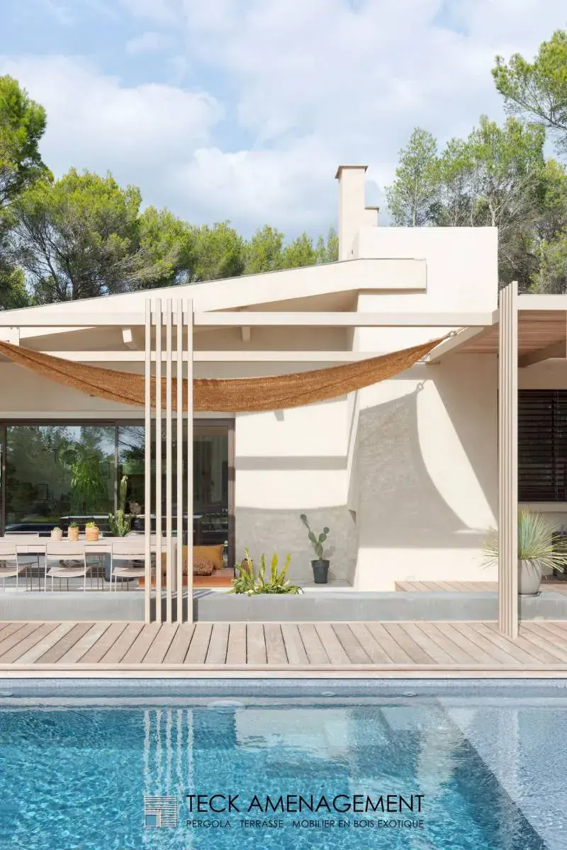 Pergola bois bioclimatique à Marseille