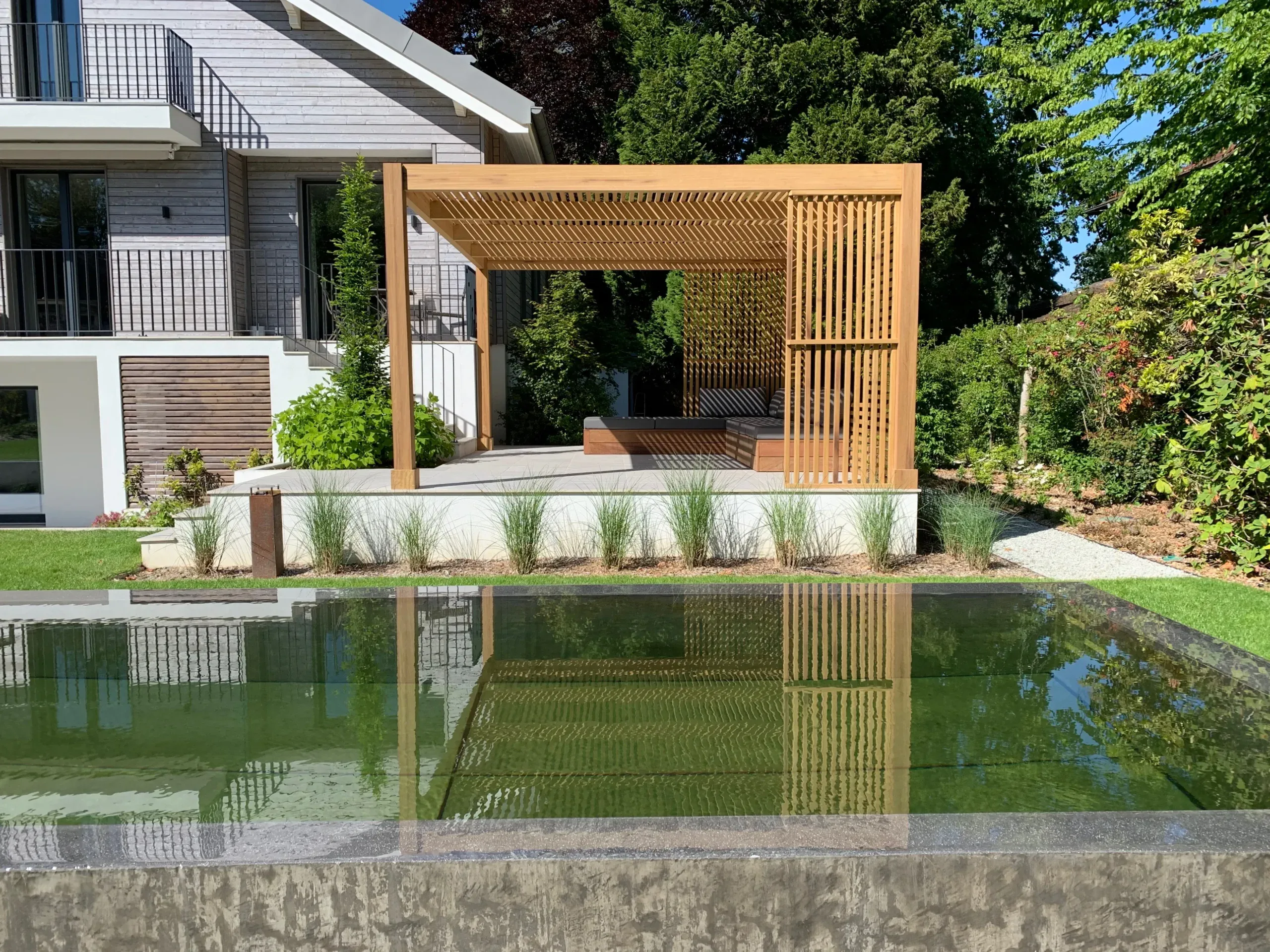 Pergola bois bioclimatique à Marseille