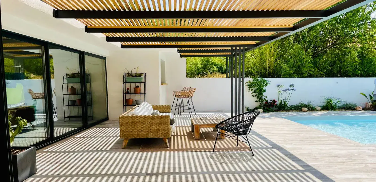 Pergola bois bioclimatique à Marseille