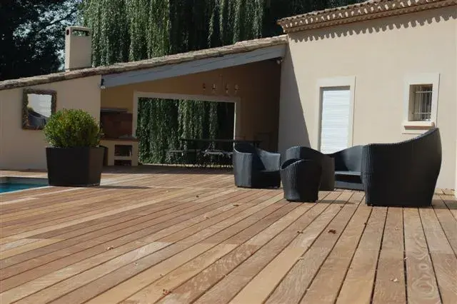 Pergola bois bioclimatique à Marseille