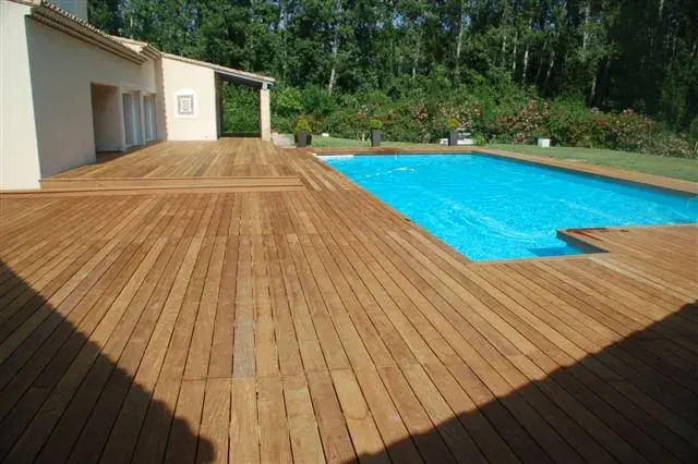 Pergola bois bioclimatique à Marseille