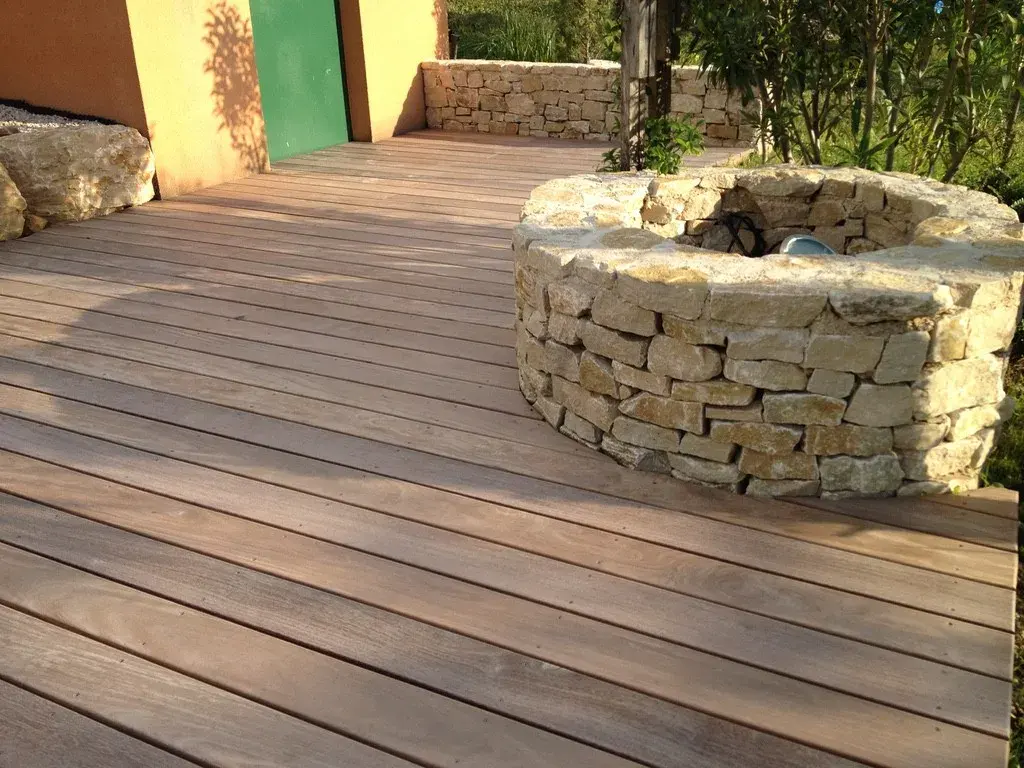 Pergola bois bioclimatique à Marseille