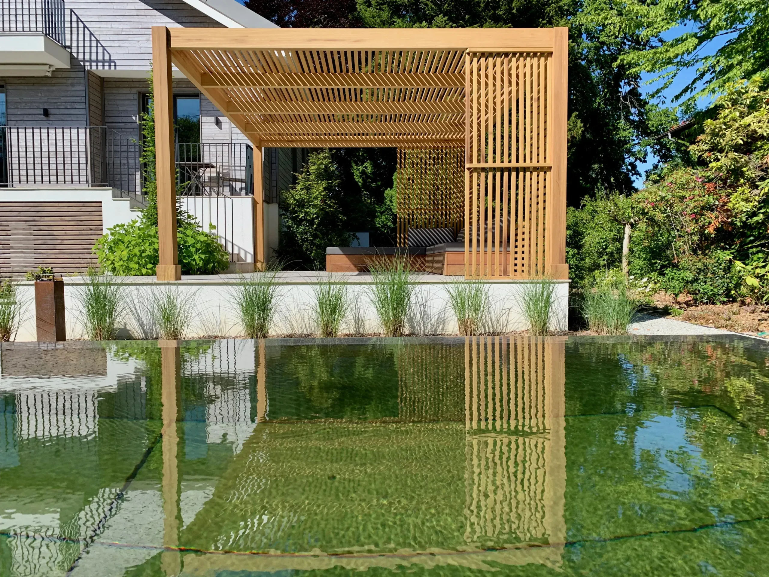 Pergola bois bioclimatique à Marseille