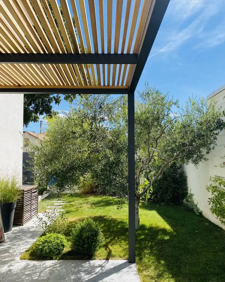 Pergola bois bioclimatique à Marseille
