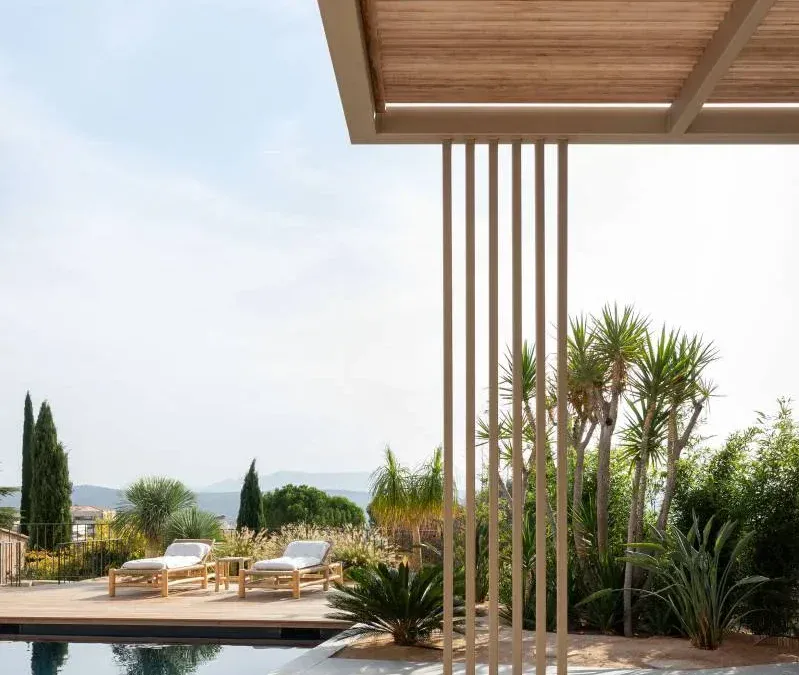 Rénovation extérieure complète : terrasse, tour de piscine et pergola à Bouc-Bel-Air