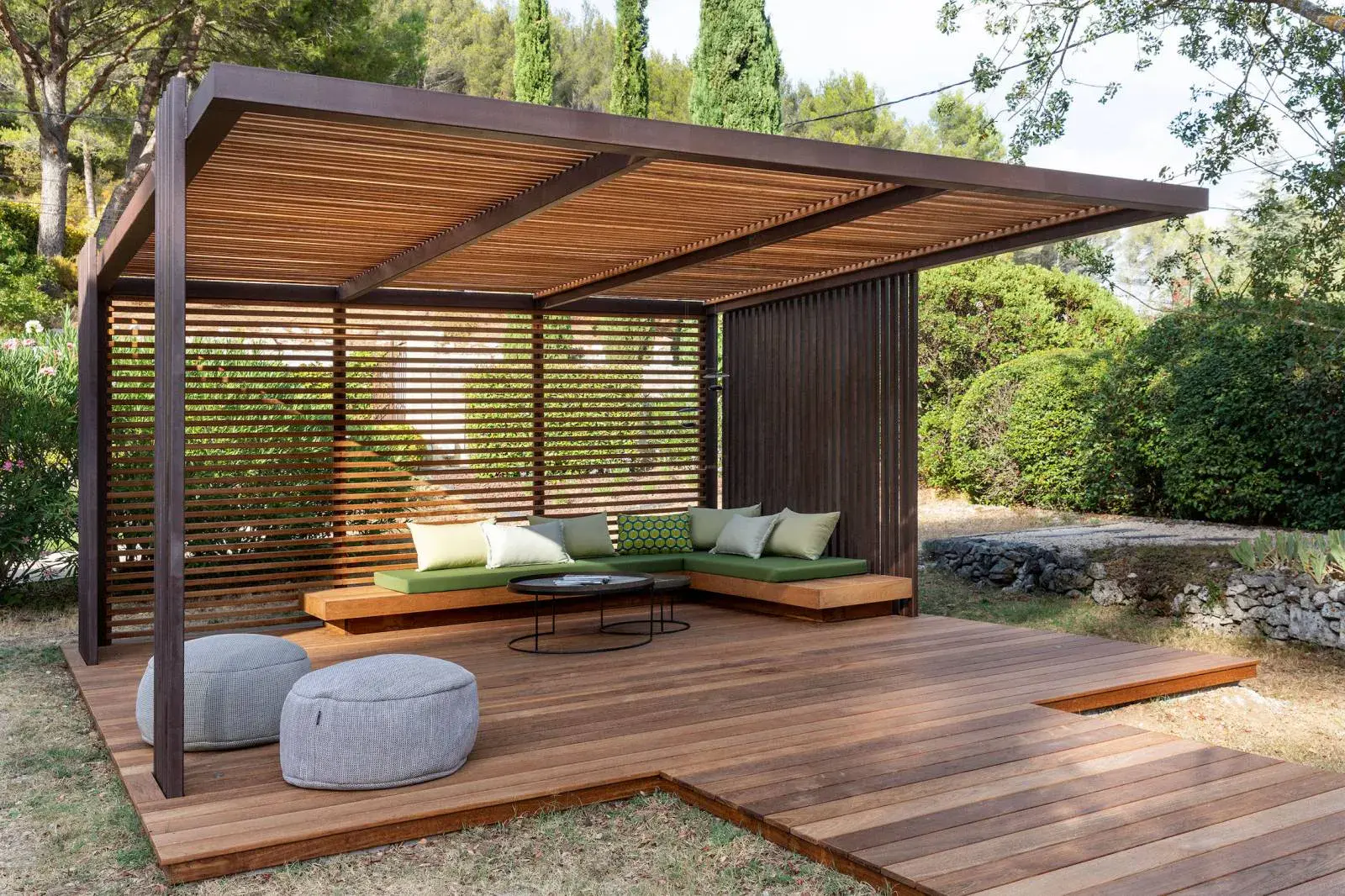Pergola bois bioclimatique à Marseille