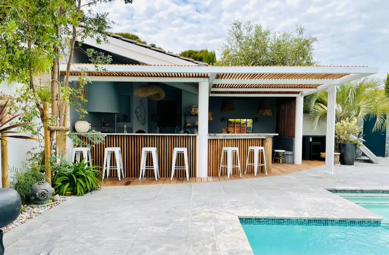 Pergola bois bioclimatique à Marseille