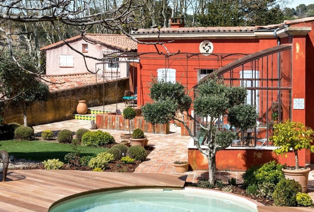 Création d&rsquo;une plage de piscine en bois ipé dans le Var