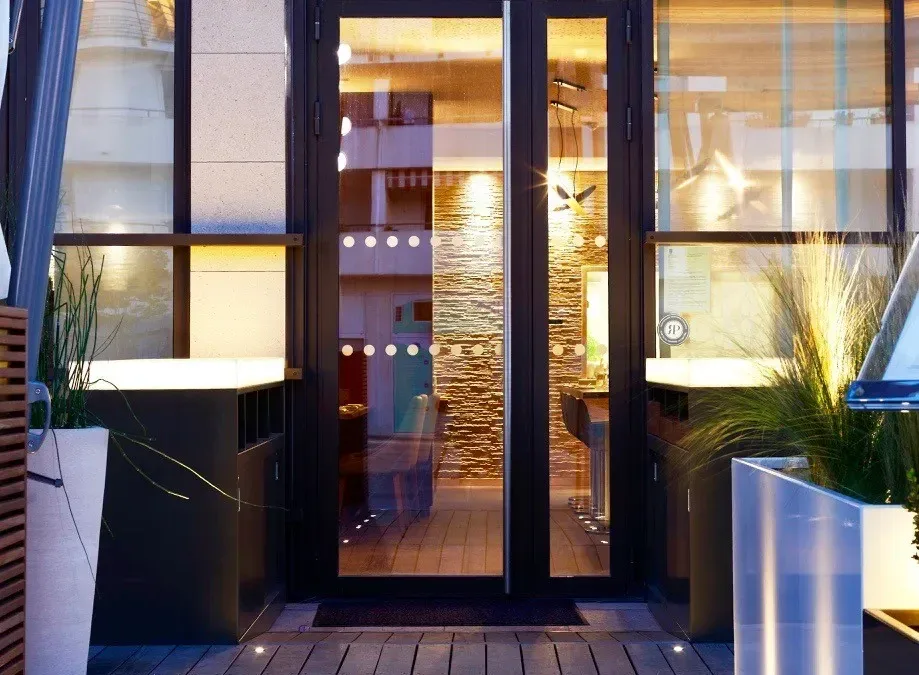 Mobilier extérieur OPIUM pour hôtellerie, nautisme & piscine – Teck Aménagement