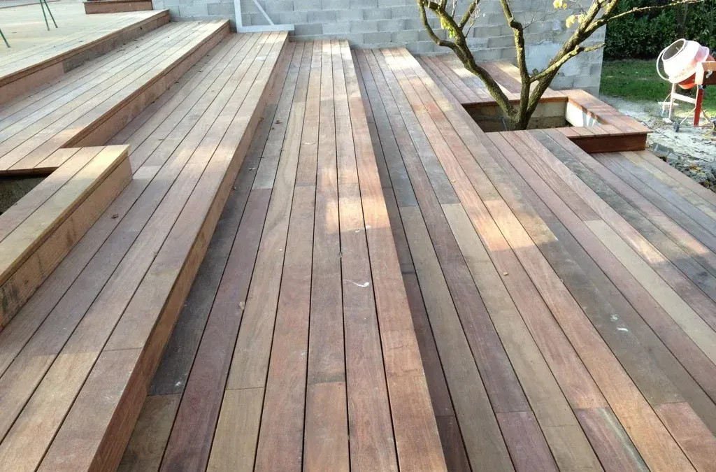 Création et pose de terrasse de 320 M2 en ipé et escalier en bois de 90 M2 à Aubagne – chantier en cours
