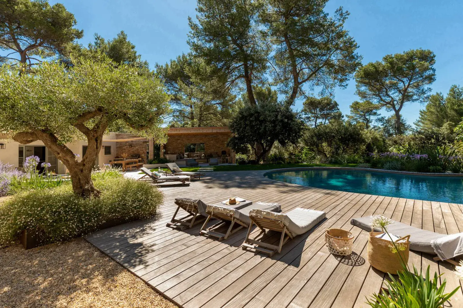 Pergola bois bioclimatique à Marseille