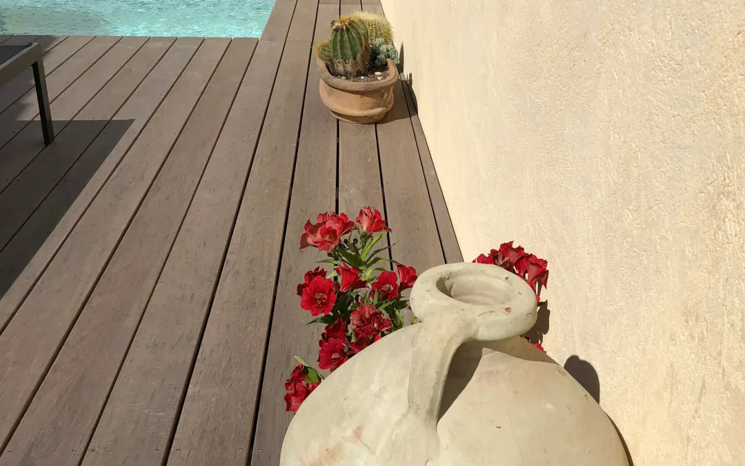 Terrasse en bois massaranduba grisé naturellement à Marseille – Le bois qui sublime avec le temps