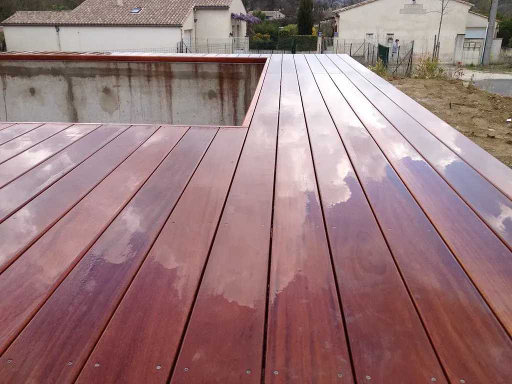 Pergola bois bioclimatique à Marseille