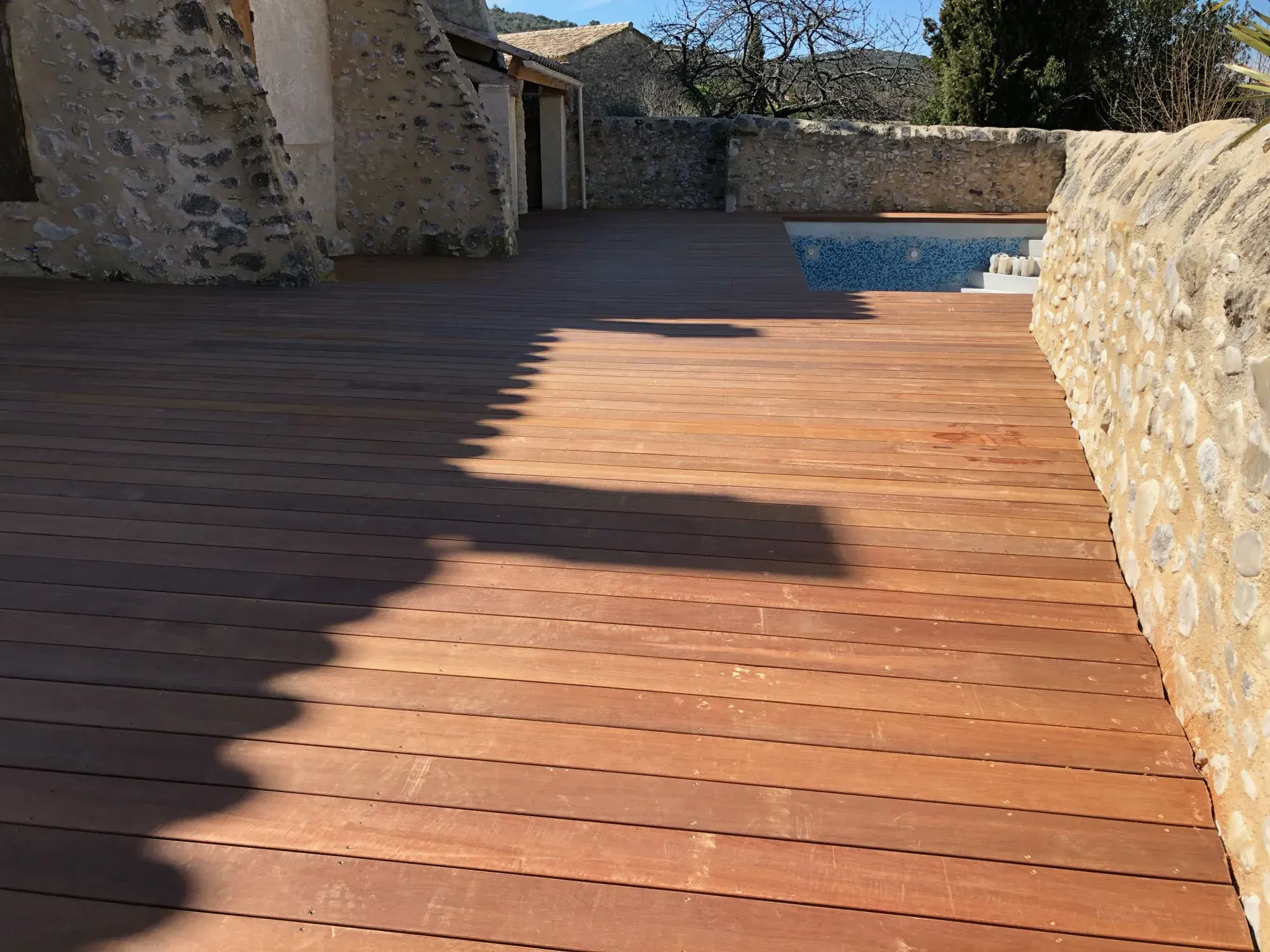 Pergola bois bioclimatique à Marseille