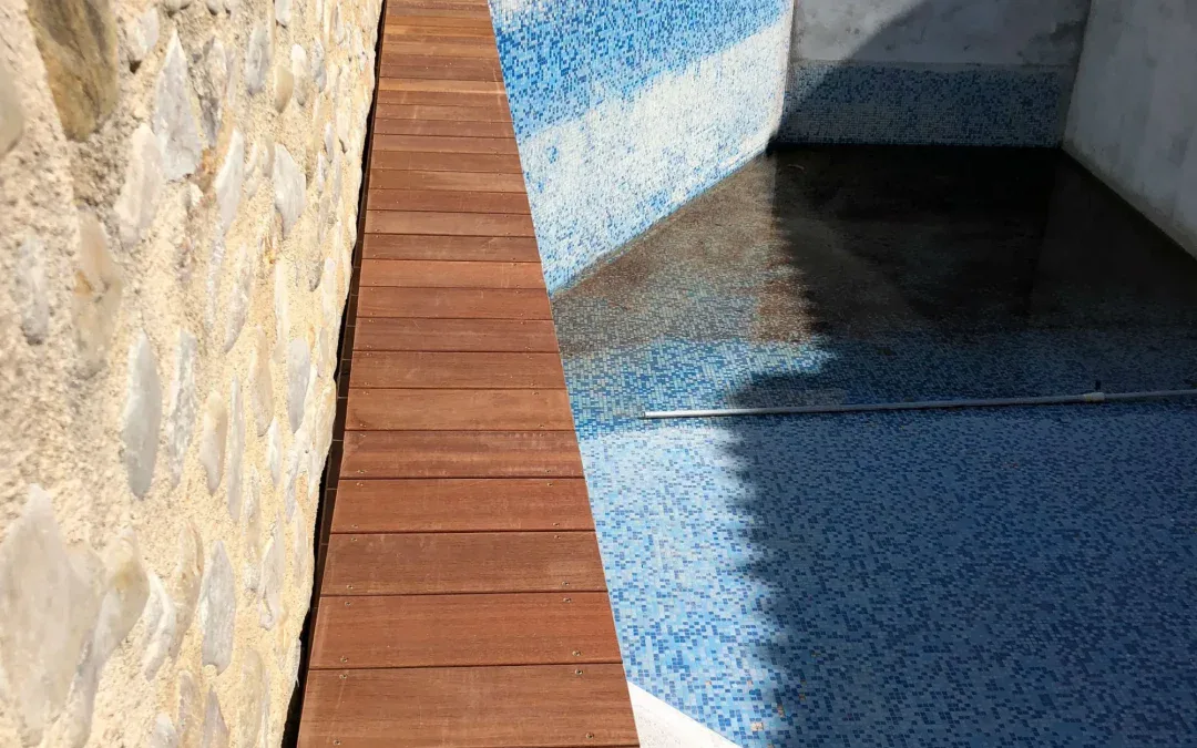 Rénovation terrasse et plage de piscine en bois à Vaison la Romaine