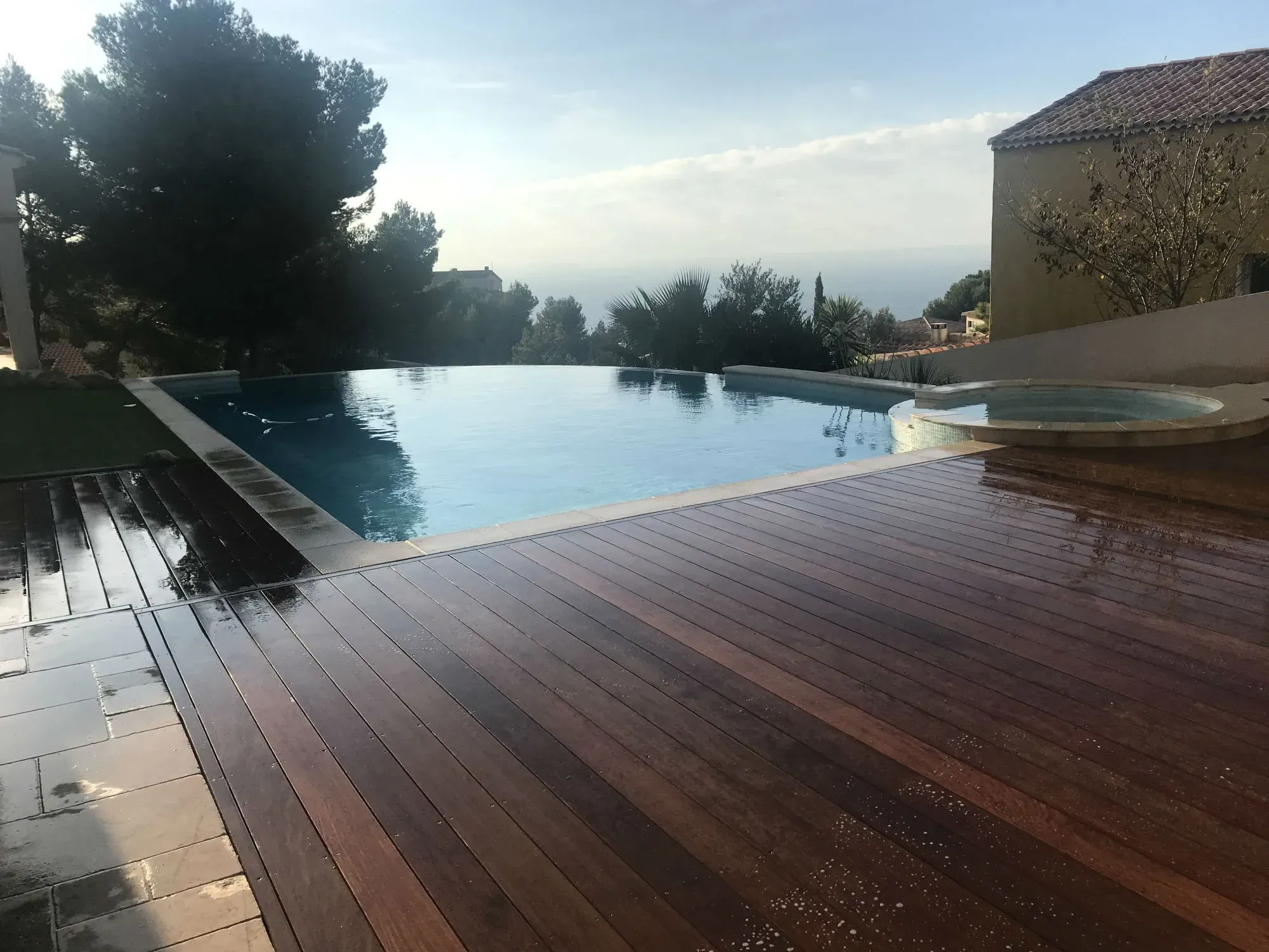 Pergola bois bioclimatique à Marseille