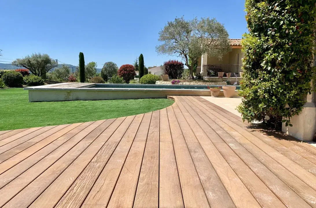 Pergola bois bioclimatique à Marseille