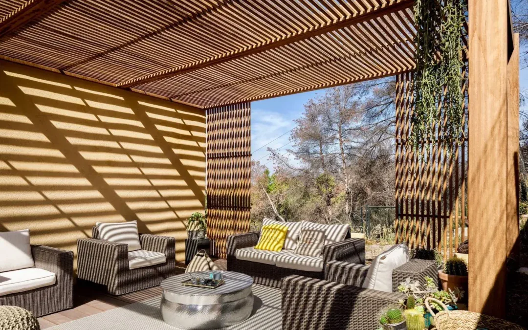 Pergola en bois exotique Aix en Provence Le Choix des plantes grimpantes