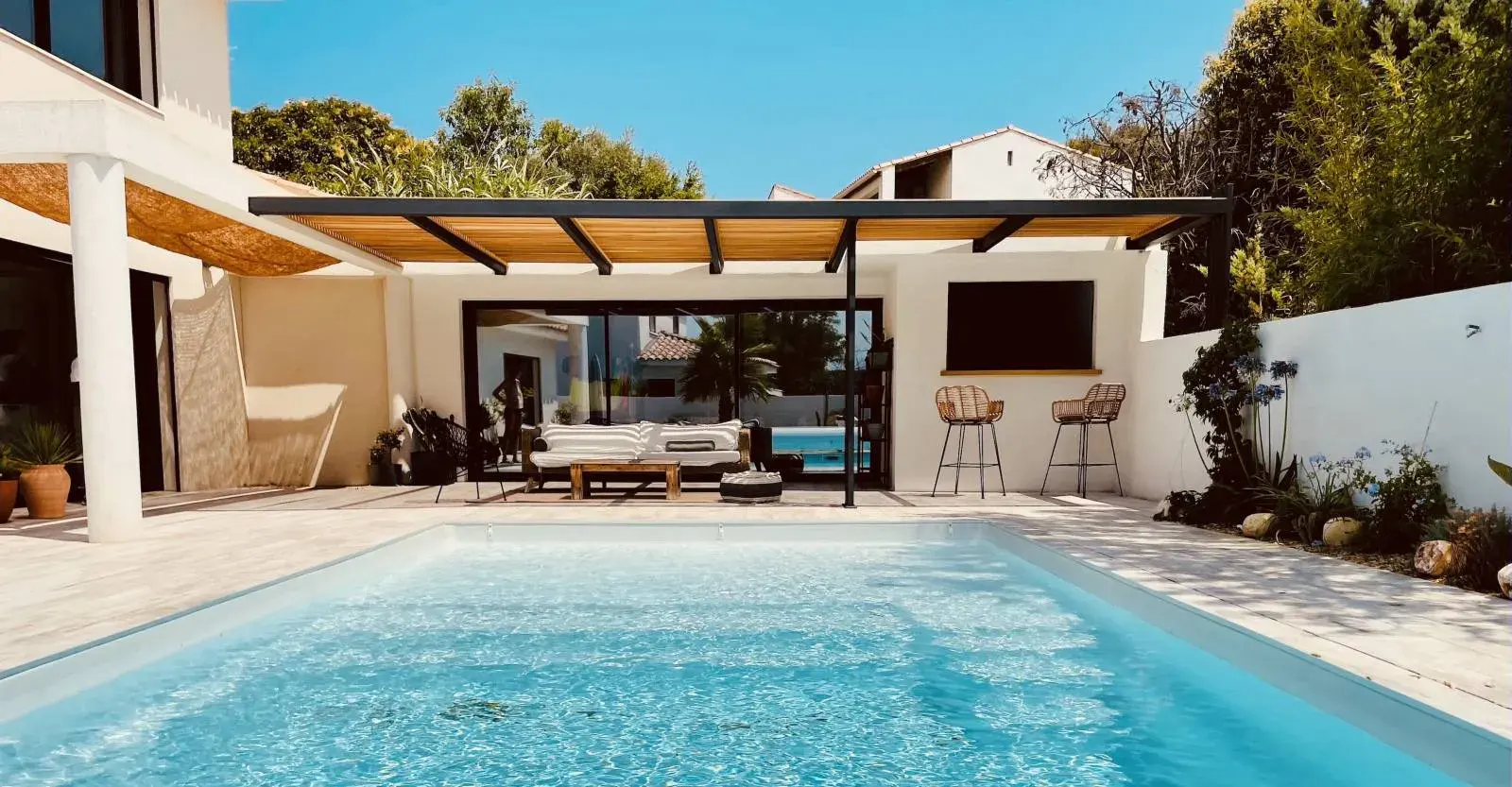 Pergola bois bioclimatique à Marseille