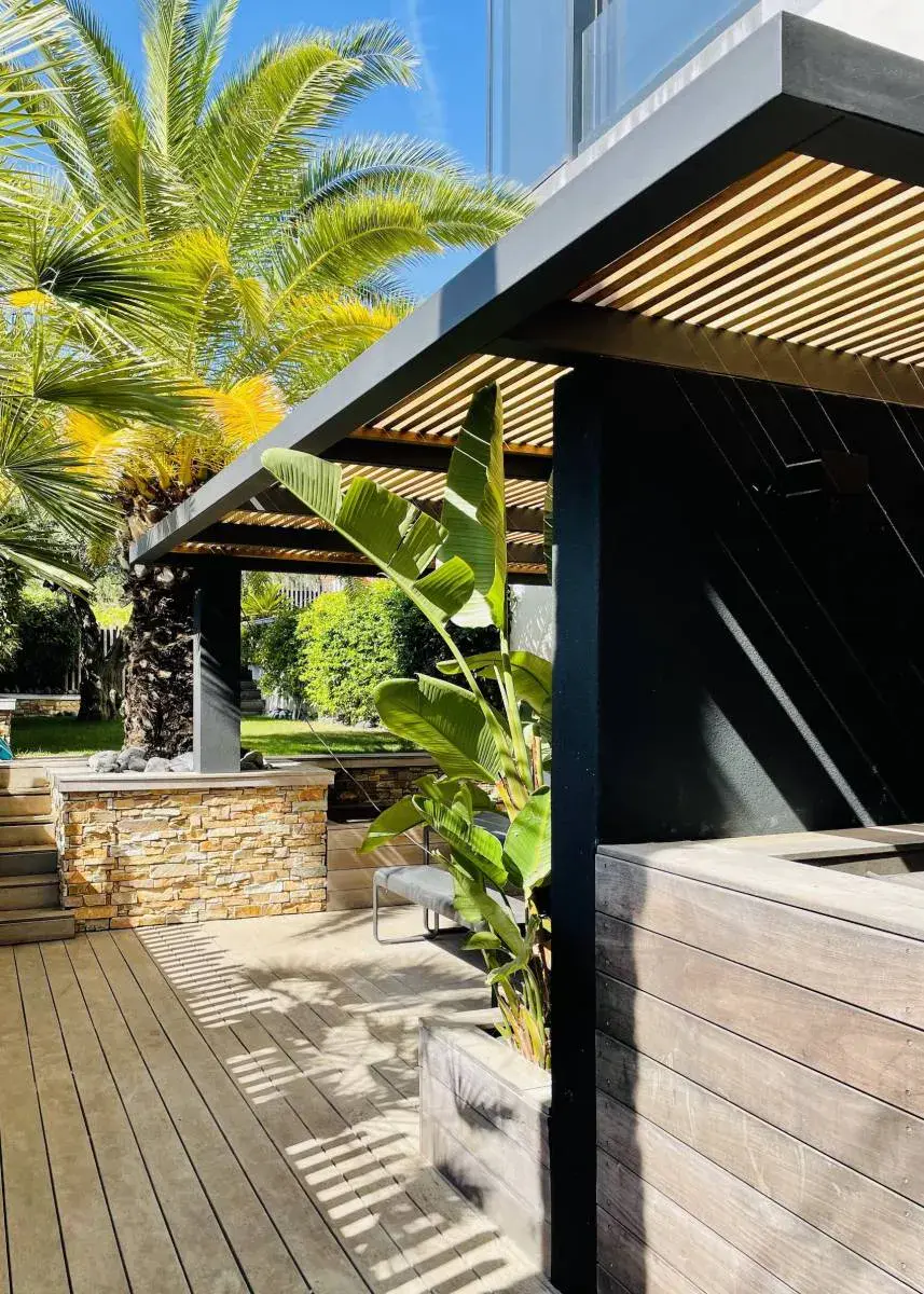 Pergola bois bioclimatique à Marseille
