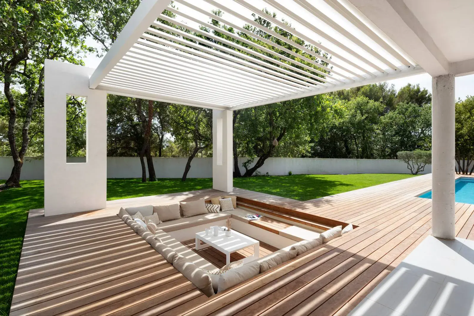 Pergola bois bioclimatique à Marseille