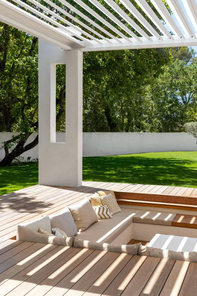 Pergola bois bioclimatique à Marseille