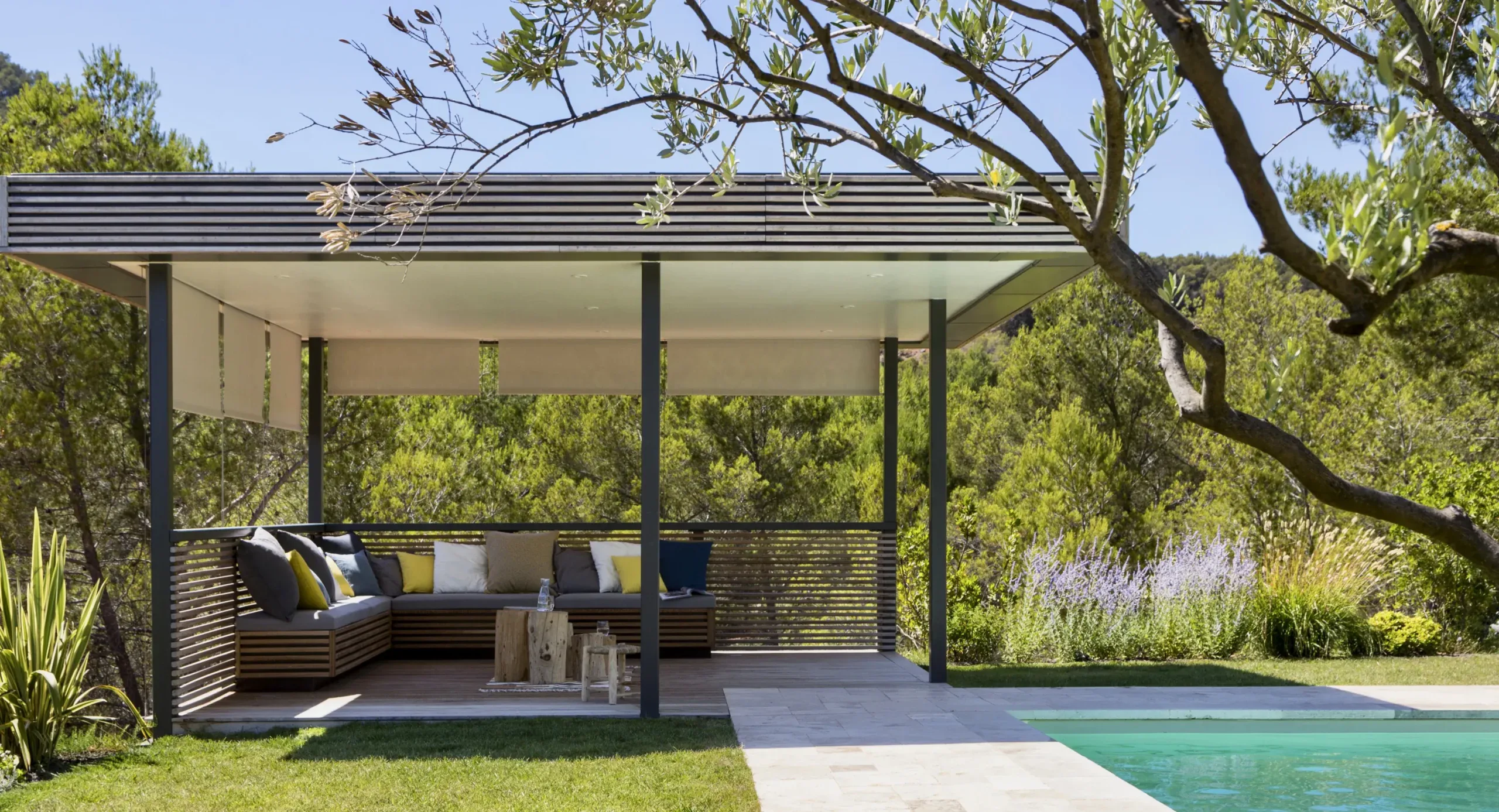 Pergola bois bioclimatique à Marseille