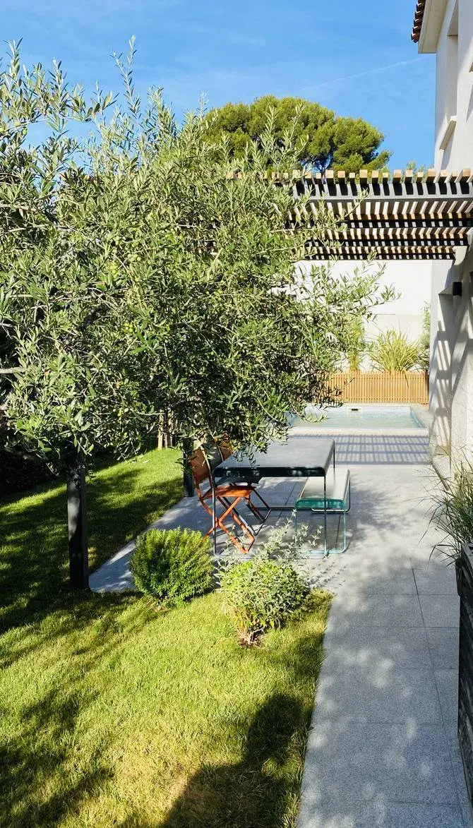 Pergola bois bioclimatique à Marseille