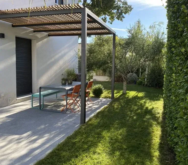 Les questions à se poser avant de faire poser une pergola en bois à Ensuès La Redonne
