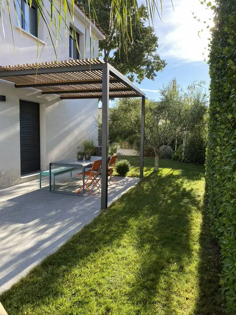 Pergola bois bioclimatique à Marseille