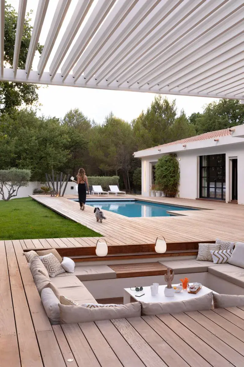 Pergola bois bioclimatique à Marseille