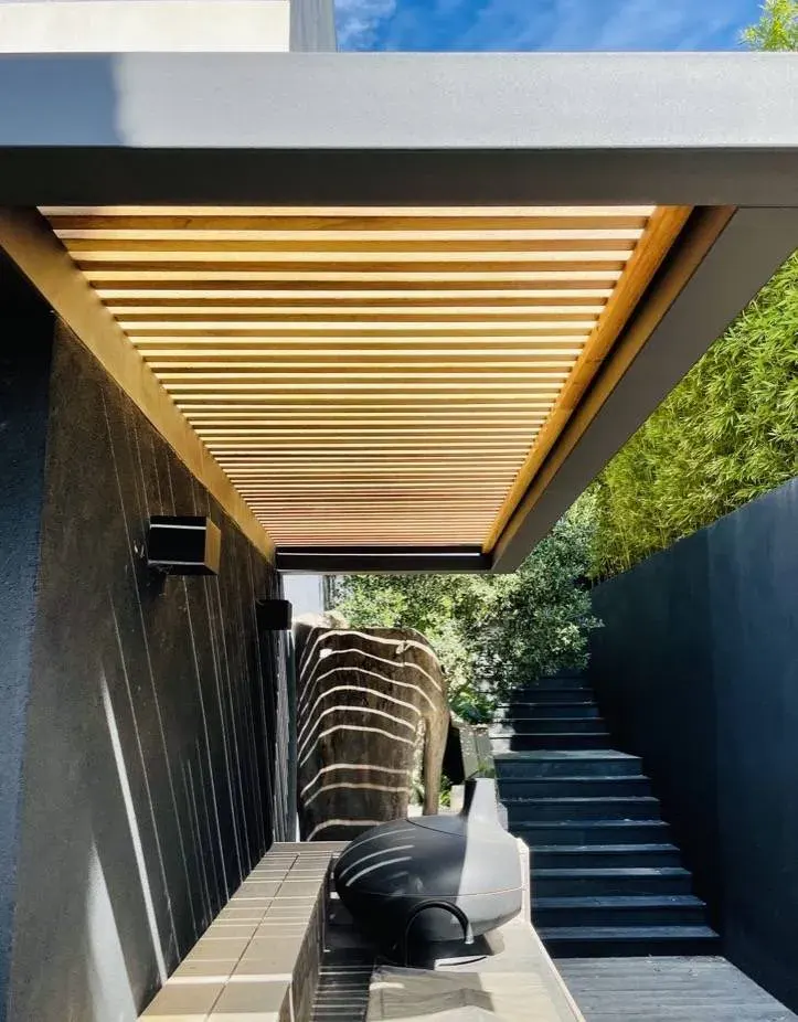 Pergola bois bioclimatique à Marseille