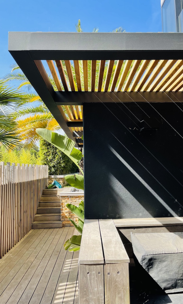 Les avantages d’une pergola bioclimatique bois à Marseille, été comme hiver1 Pergola bois bioclimatique à Marseille