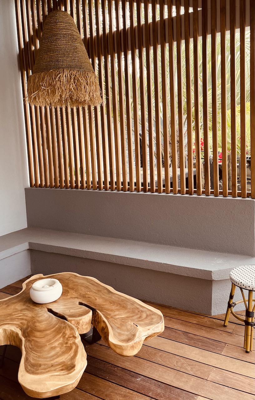 Pergola bois pour villa à Villefranche-sur-Mer – Teck Aménagement Pergola bois bioclimatique à Marseille