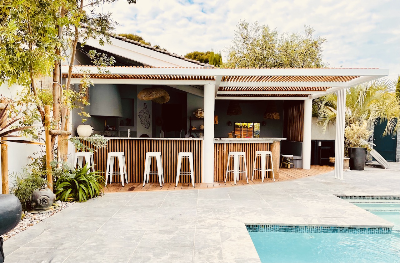 Création d’une pergola bois exotique de 90m² et terrasse bois ipé à Cabriès9 Pergola bois bioclimatique à Marseille