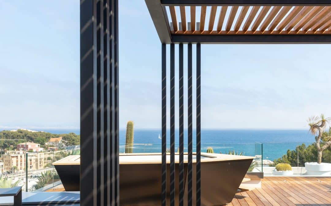 Chic et confortable, Fabrication et pose de pergola bioclimatique sur la Côte Bleue comment choisir ?