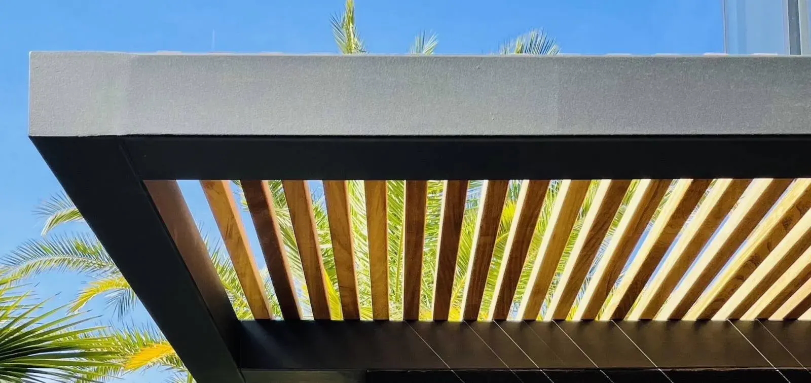 Pergola bois bioclimatique à Marseille