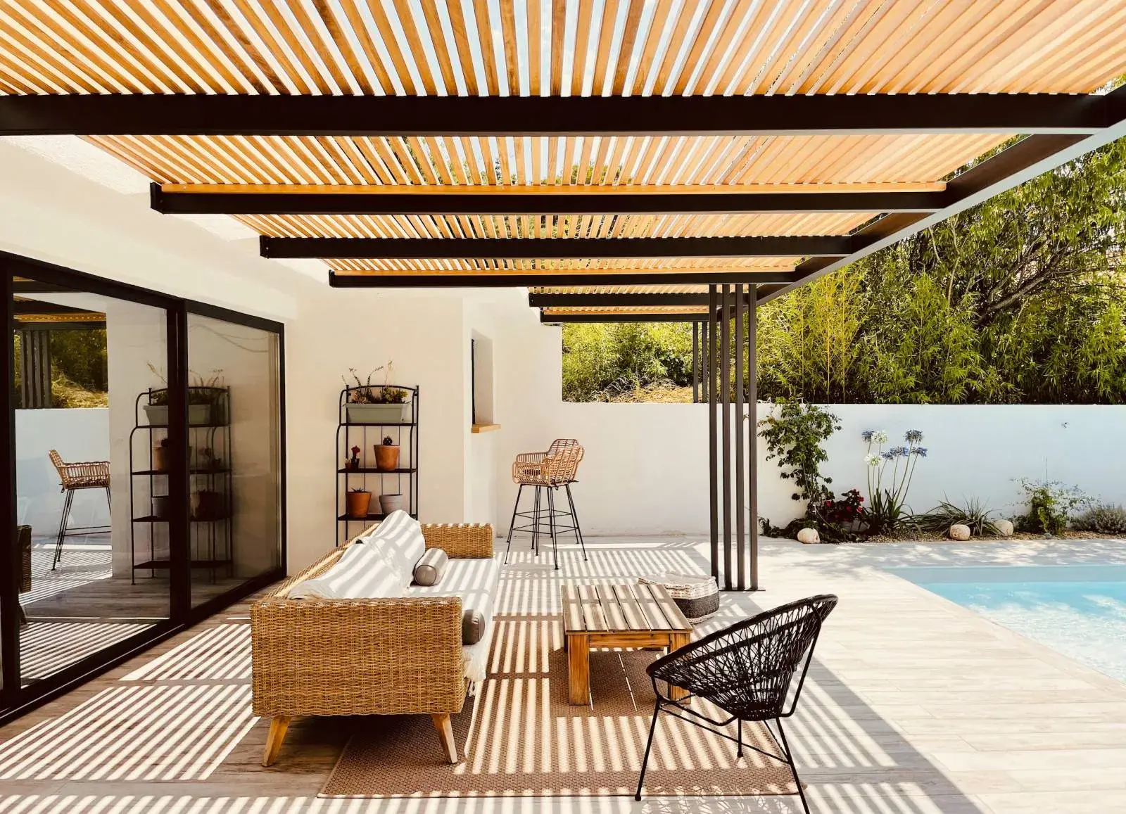 Pergola bois bioclimatique à Marseille