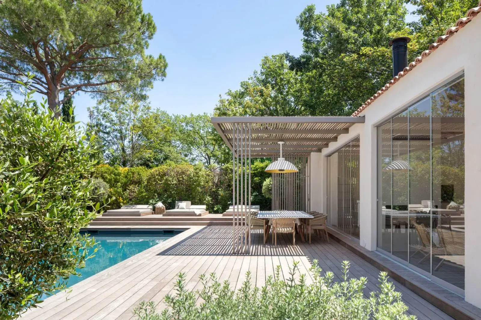 Pergola bois bioclimatique à Marseille