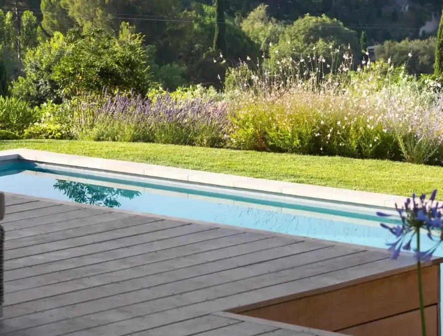 Conception, Fabrication et pose d&rsquo;une superbe terrasse en bois du Brésil sur pilotis à Marseille 13008