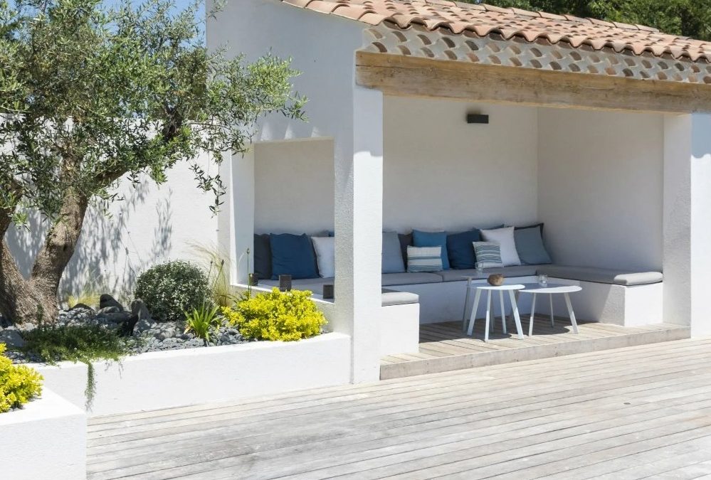 Réalisation d’une terrasse en bois exotique grisé de 100 m² à Marseille 12ème