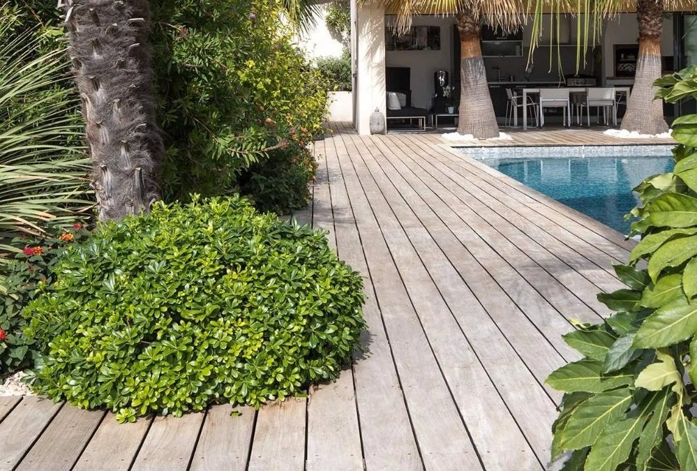 Installer une terrasse en bois en Provence. Teck Aménagement