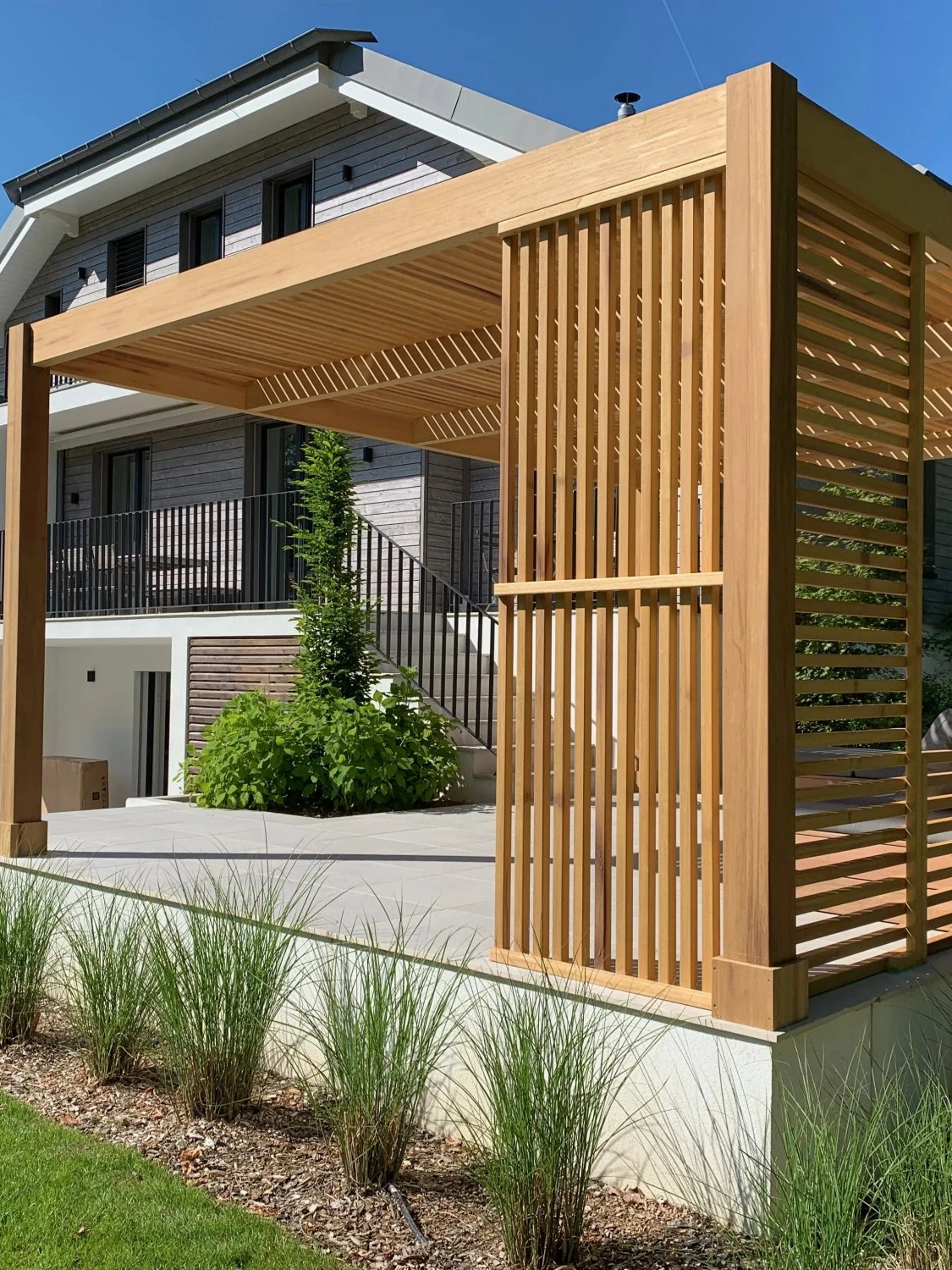 Pergola bois bioclimatique à Marseille