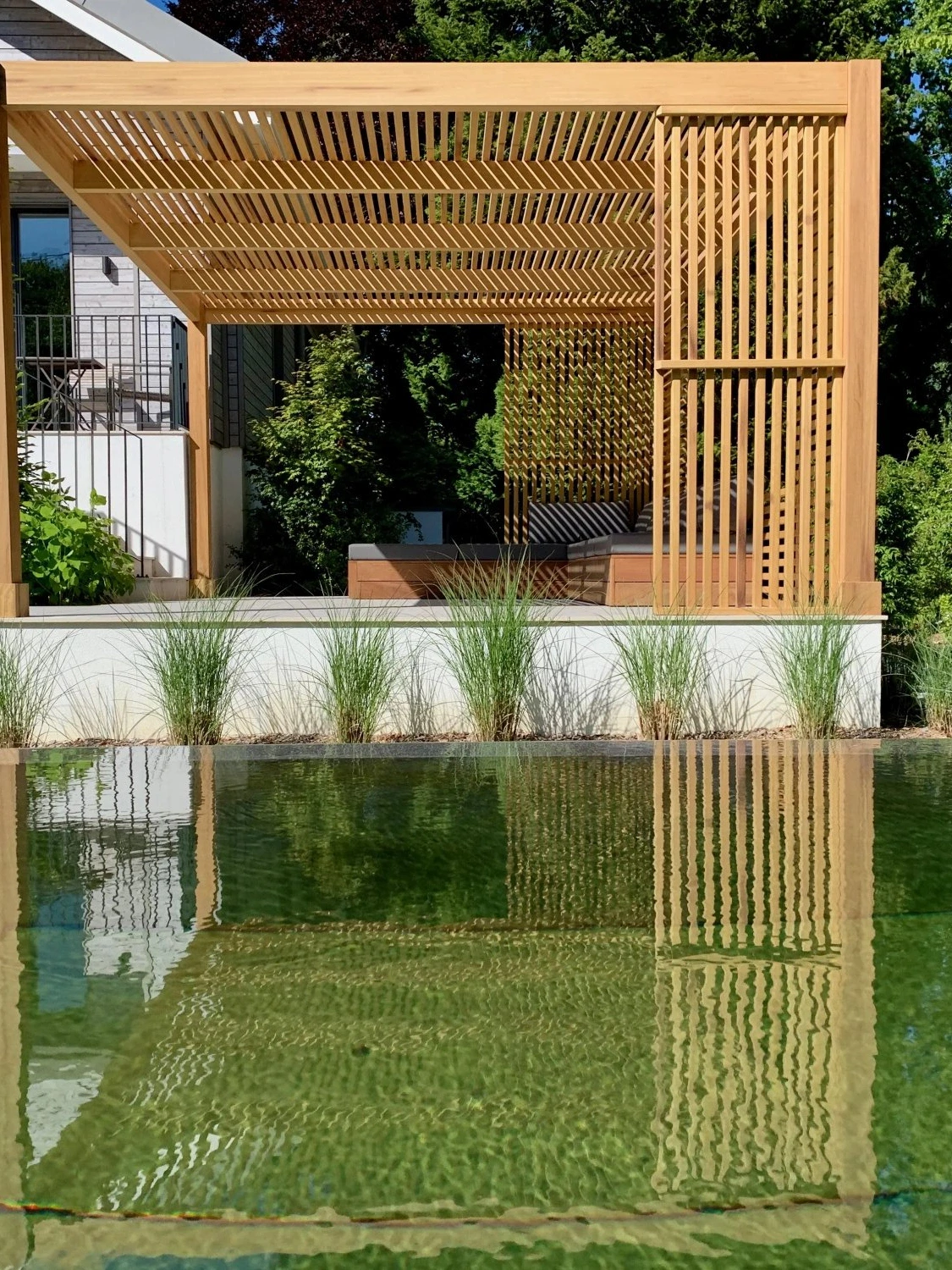 Pergola bois bioclimatique à Marseille