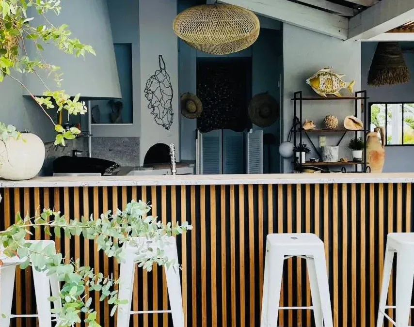 Qui fabrique des pergolas bioclimatique bois sur mesure Marseille La Valentine ?