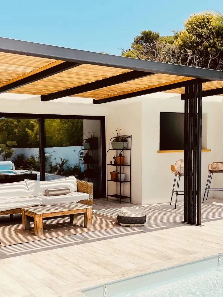 Pergola bois bioclimatique à Marseille
